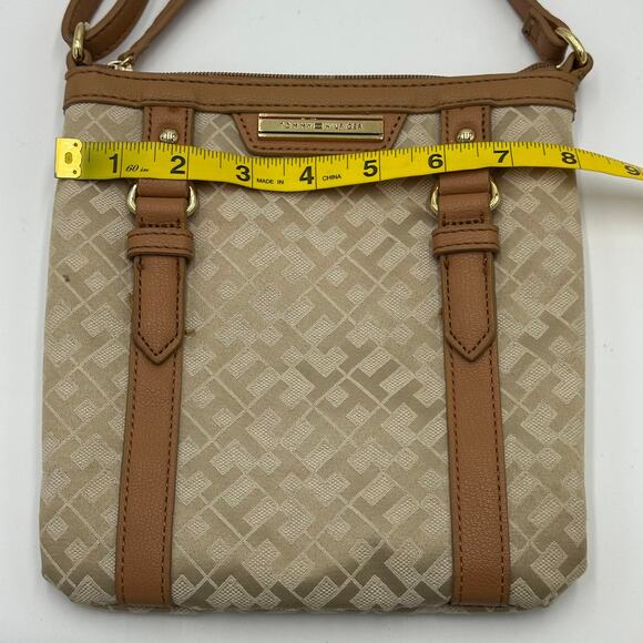 Tommy Hilfiger Beige & Brown Allover Monogram Canvas Crossbody Bag Purse Zip - Picture 9 of 12